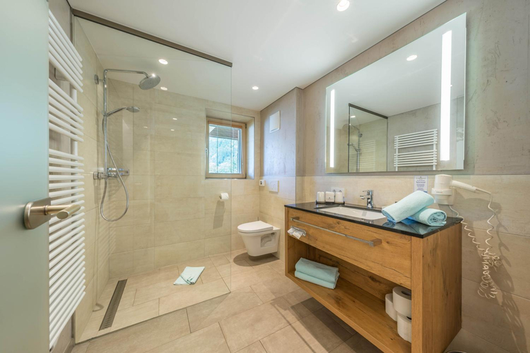 Bathroom 4, Aktivhotel Tuxerhof, Schwaz