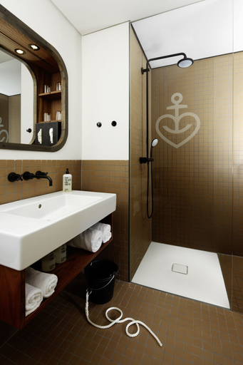 Bathroom 4, 25hours Hotel Hamburg HafenCity, Hamburg