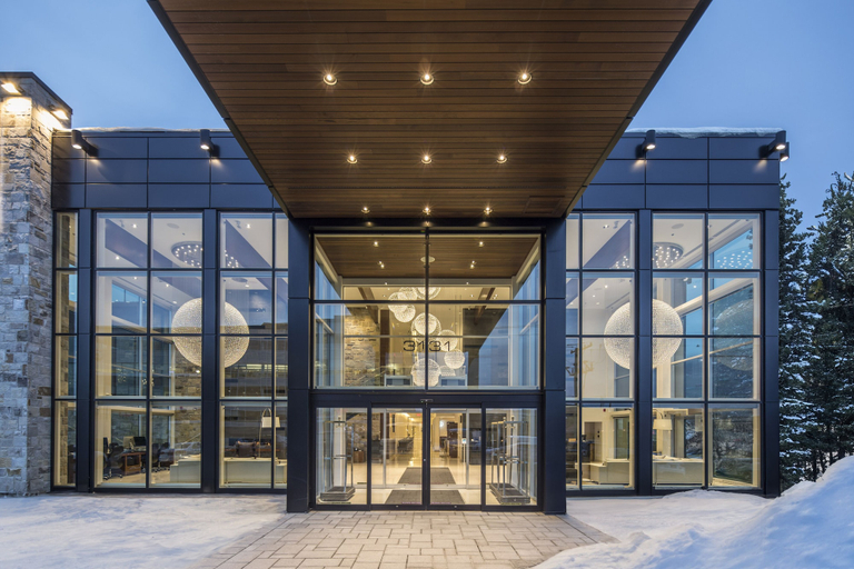 Exterior & Views