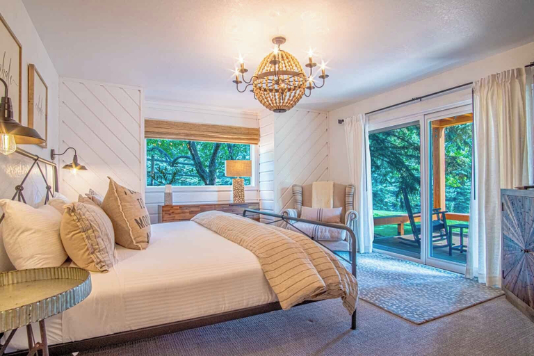 Room 2, Sunburst 33 - 3BD + Loft + Resort Amenities, Blaine