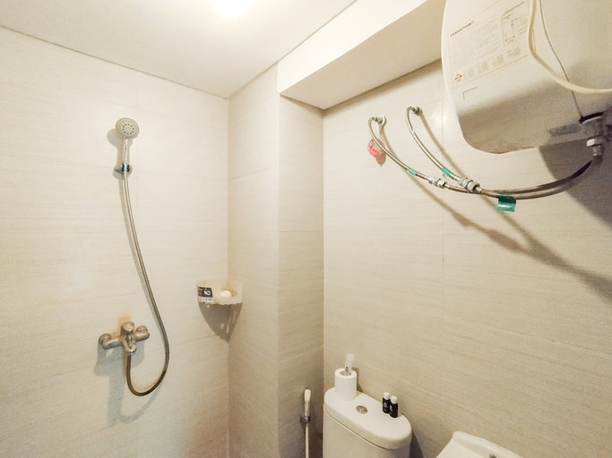 Bathroom 4, Contemporary Style 1Br Apartment At Gateway Pasteur, Bandung