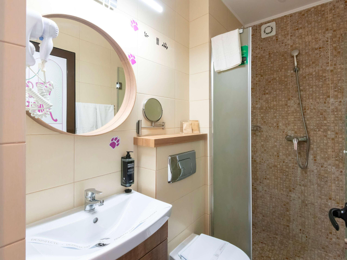 Bathroom 5, Ibis Styles Venus, Mangalia