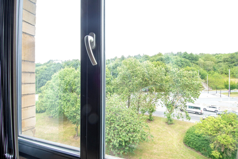 Interior 5, Stylish 2bed City Centre Flat,parking, Bradford, Bradford