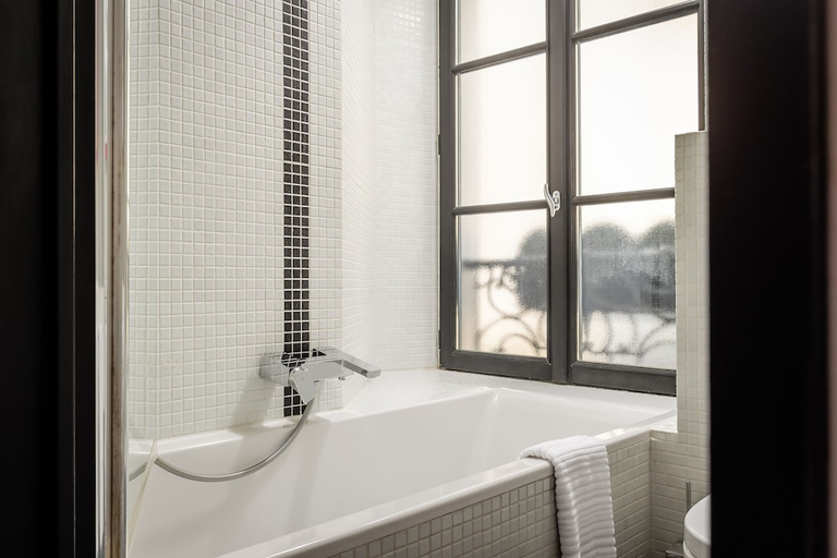 Bathroom 3, Hôtel Monceau Elysées, Paris