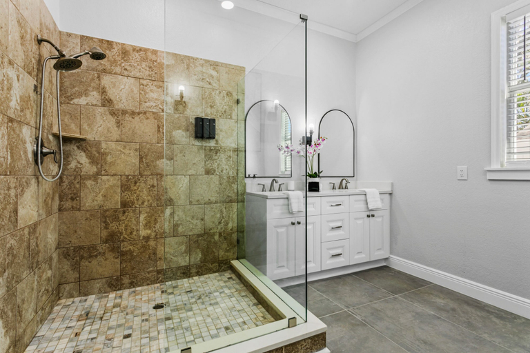 Bathroom 4, Waterfront Pool Pickleball Basket Sleeps 18, Hillsborough