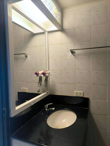 Bathroom 4, Pattaya Park Beach Resort, Pattaya
