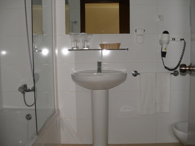 Bathroom 4, Praia Dourada Hotel, Porto Santo