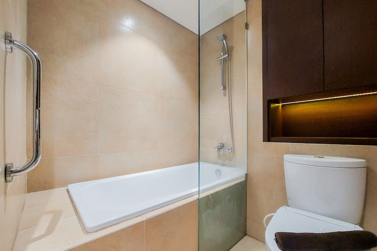 Bathroom 5, Modern Look And Spacious 2Br The Branz Bsd Apartment, Tangerang Selatan