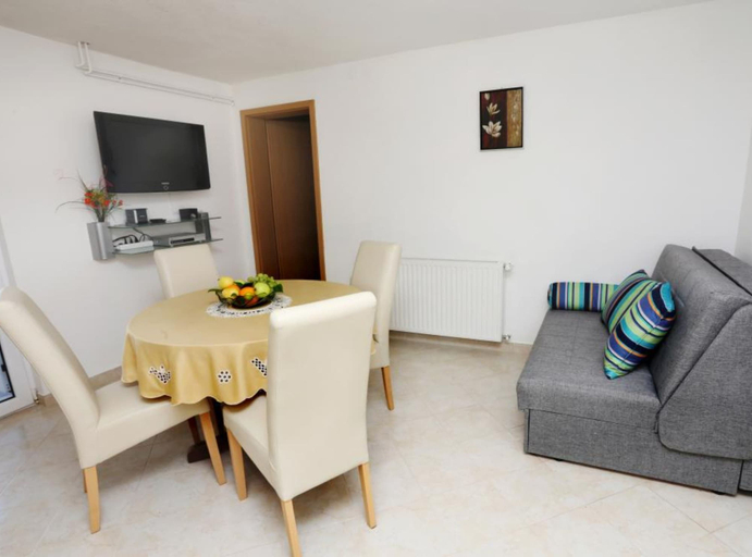 Others 4, Apartments Antonio - Trogir, Okrug
