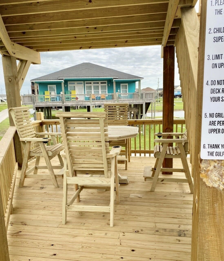 Outdoor dining, Paradise Palms 4 Bedroom Home by RedAwning, Galveston