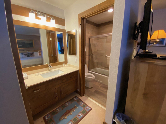 Bathroom 5, Snow Creek 1553 - Ski-in/ski-out + Pool & Hot Tub, Blaine