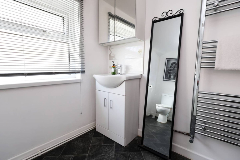 Room 3, Central Escape Central Cardiff Free Parking, Cardiff