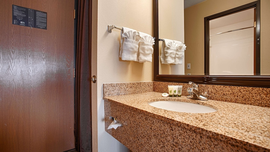 Bathroom 5, Best Western Plus Corning Inn, Tehama