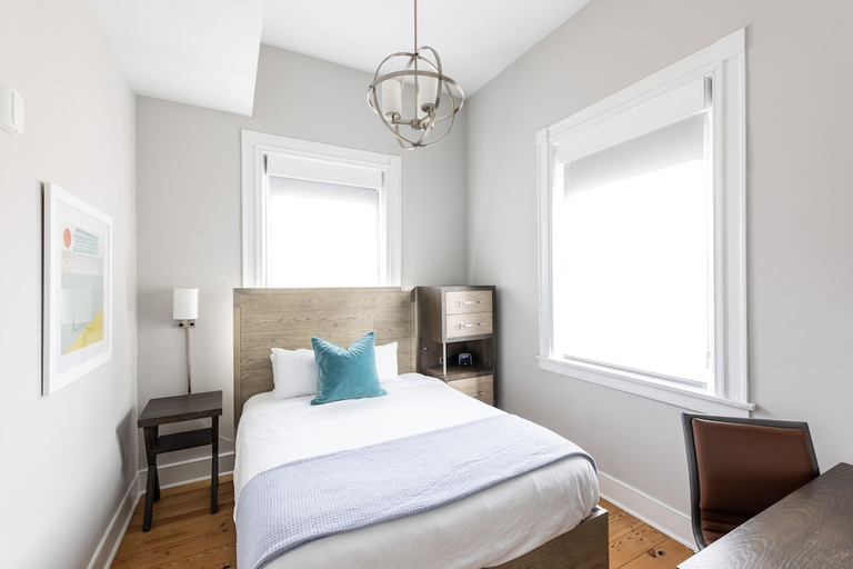 Bedroom 2, The Blackburn Inn and Conference Center, Staunton