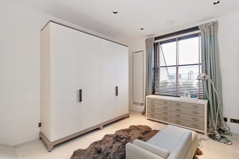 Room 4, Super Premium - Cadogan Square 3 Bedroom Apartment, London