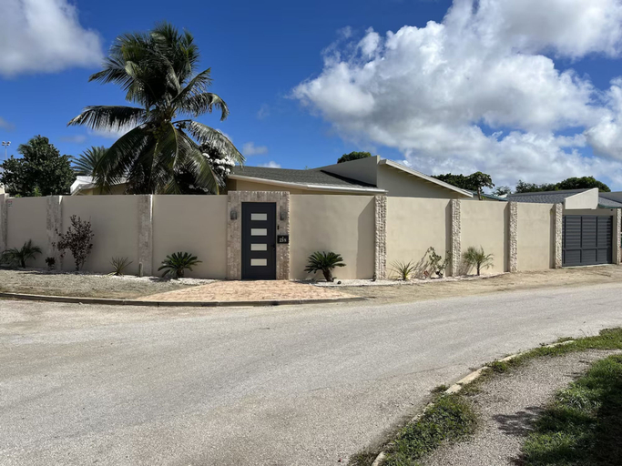 Exterior 5, 3 Bedroom Villa in Pos Chiquito Sun and Fun 5 Minute Walk to Beach