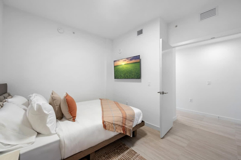 Room 5, NOK Fantastic 1 BR Den in Miami, Miami-Dade