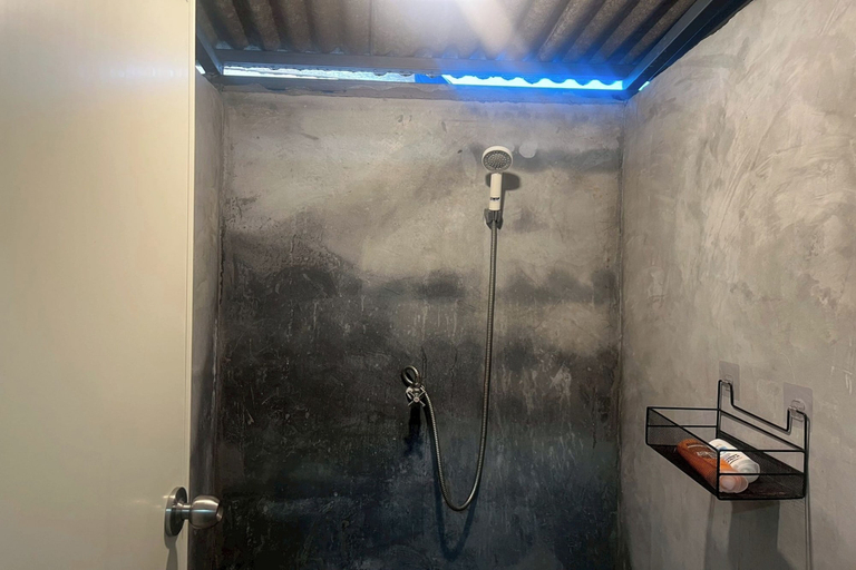 Bathroom 4, Noah’s Ark Cannabis Bar Restaurant Hostel, Ko Samui