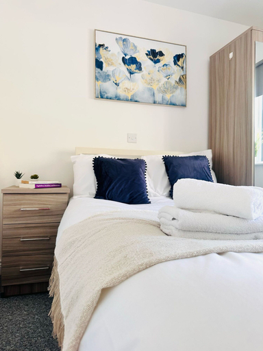 Room 3, Spacious and Comfortable 2-bed Flat, Southampton