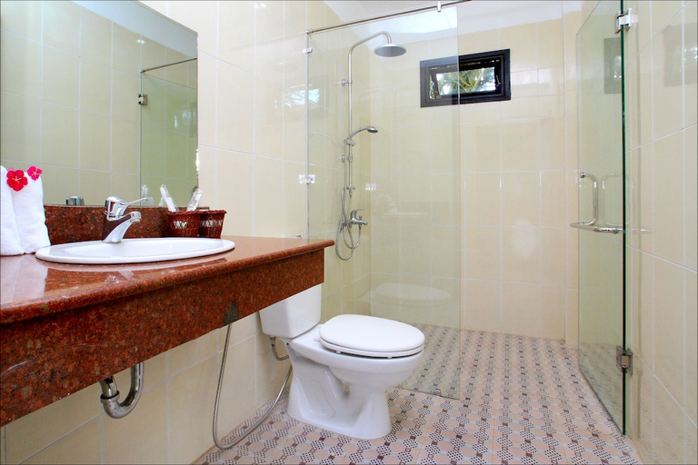 Bathroom 3, Han Thuyen Homestay, Da Nang