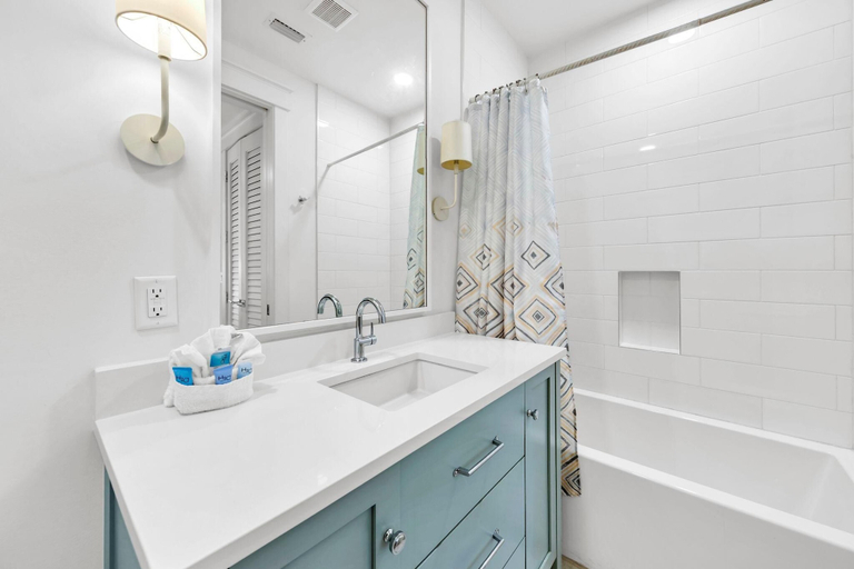 Bathroom 5, Grayt Oasis, Walton