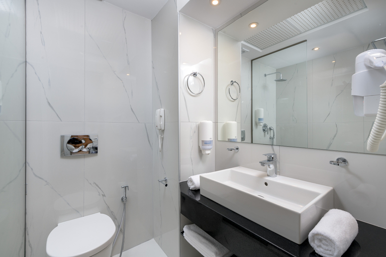 Bathroom 5, Oceanis Beach Hotel, South Aegean