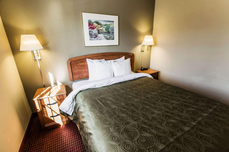 Bedroom 3, MainStay Suites Wilmington - University Area, New Hanover