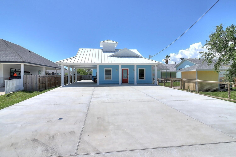 Exterior 3, Crazy Crane 3 Bedroom Home by RedAwning, Aransas