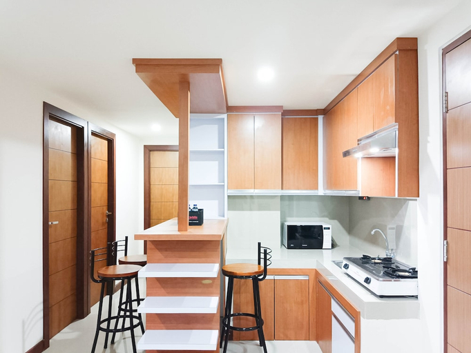 In-Room Kitchen 4, Spacious And Comfortable 3Br Vida View Makassar Apartment, Makassar