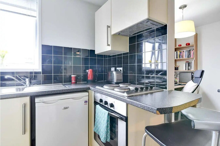 Private kitchen 2, Student Only Luxury Apartment at Islington Near Emirates Stadium, London