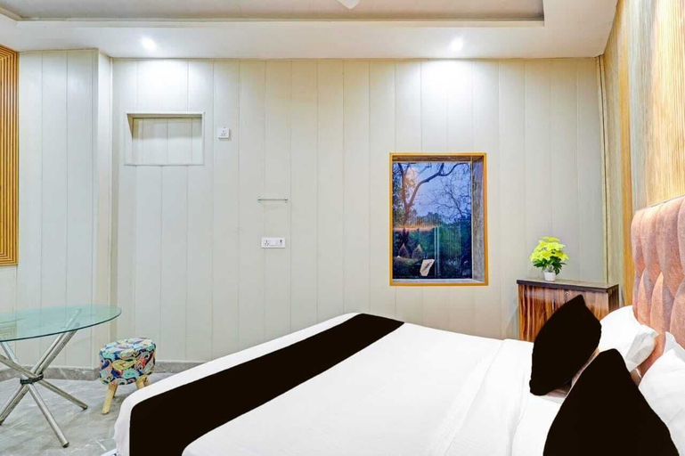 Room 4, Hotel Amazing House, Delhi