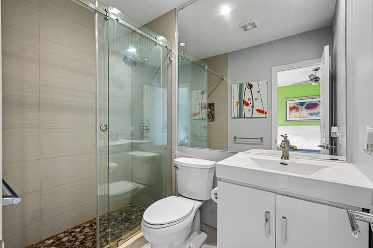 Room 3, Waterfront Retreat With Pool Steps to Beach, Broward