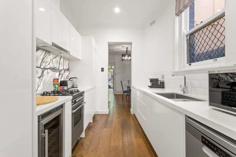 Others 4, Traditional 2-bed Terrace House in Millers Point, Sydney