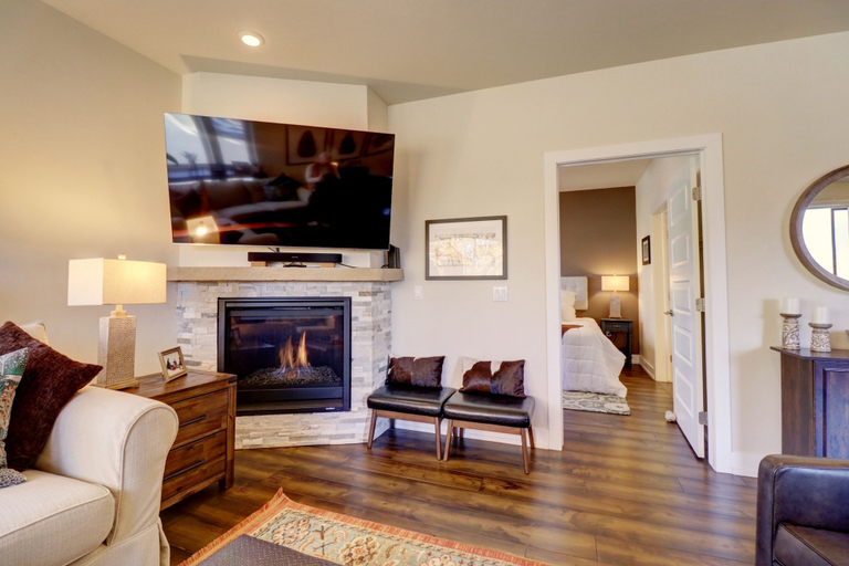Living area 5, Sail Lofts 101 2 Bedroom Condo, Summit