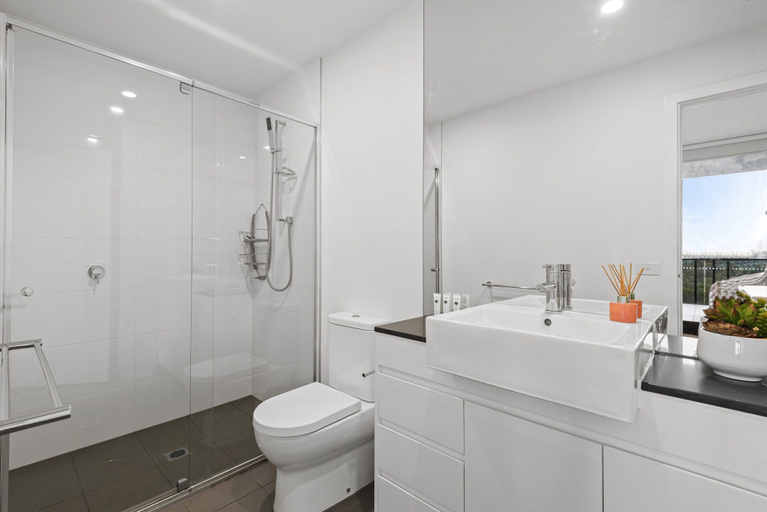 Bathroom 3, A Taste of Paradise in Inner City Suburbia, Melbourne