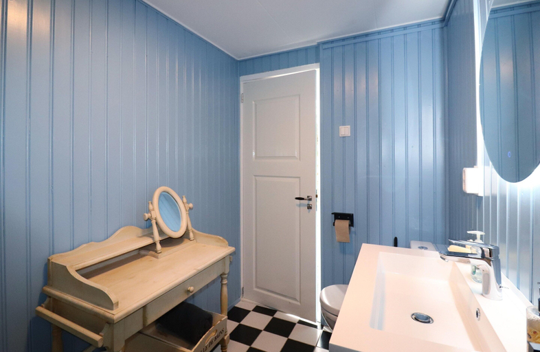 Bathroom 3, Beautifully Renovated House in Noordwijkerhout, Noordwijk