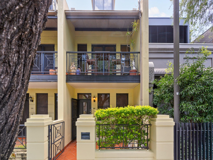 4, Spacious 2-bed Townhouse With Garage & Patio, Sydney