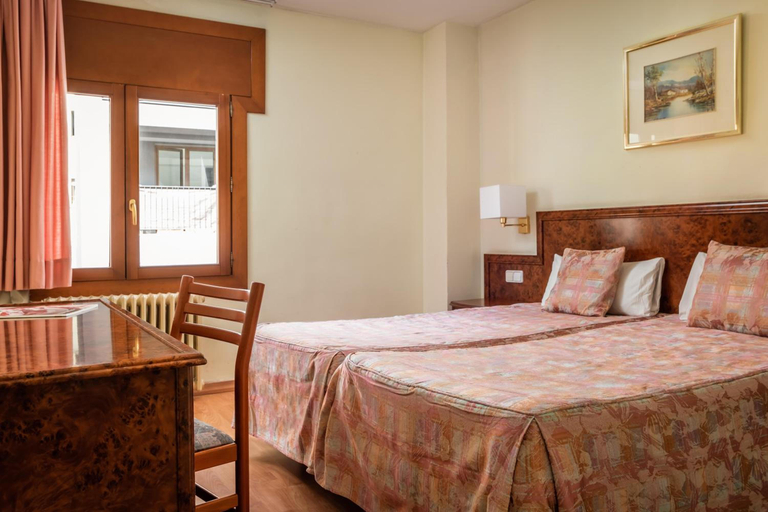 Bedroom 2, Hotel Sant Jordi by Alegria
