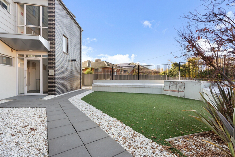 Garden, Stylish Curtin Stay With Balcony Views, Canberra