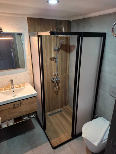 Bathroom 5, Tangiers Hotel, Bodrum