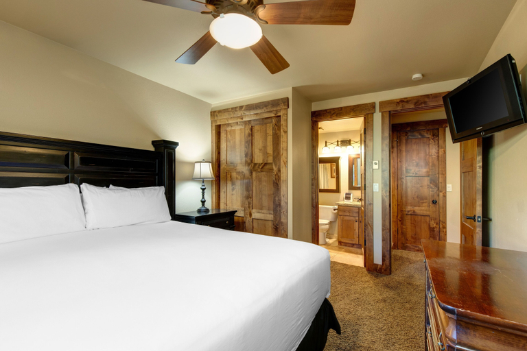 Room 3, Snow Flower 109 2 Bedroom Condo by RedAwning, Summit