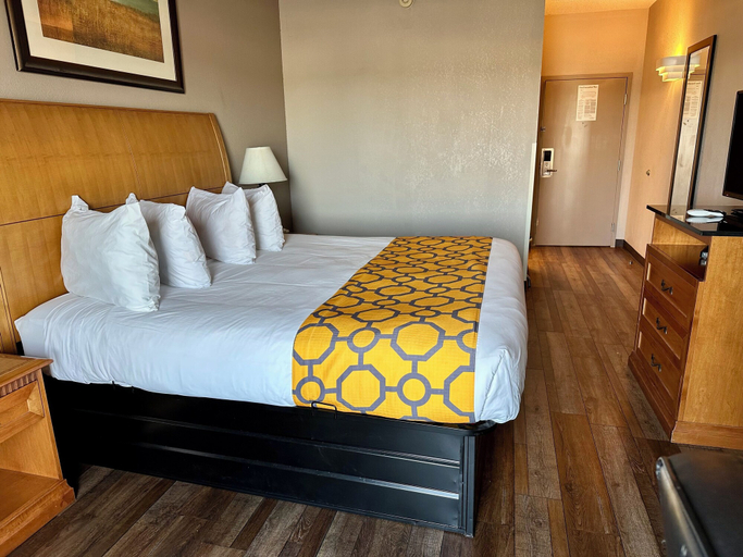 Bedroom 3, Baymont by Wyndham West Plains, Howell