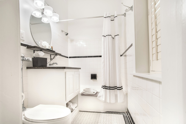 Bathroom 4, Menger Hotel, Bexar