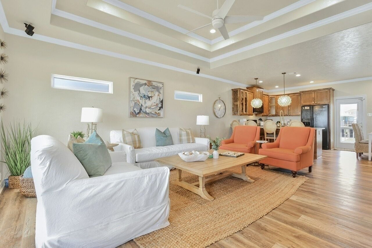 Living room 2, A La Playa 2 Bedroom Home by RedAwning, Galveston