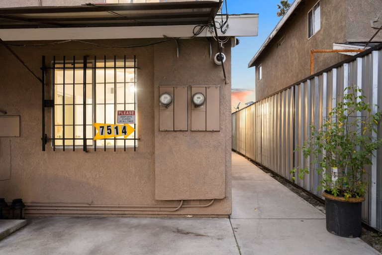 Room 5, The Avalon - Modern Colorful w Private Parking, Los Angeles