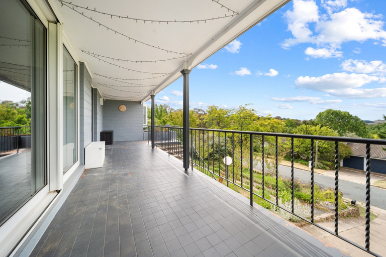 Terrace/patio 5, 4-bed Family Home With Spacious Backyard and BBQ, Canberra