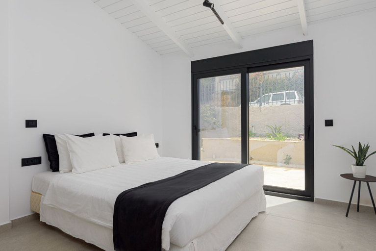 Room 4, Athenian Black Villa, Attica