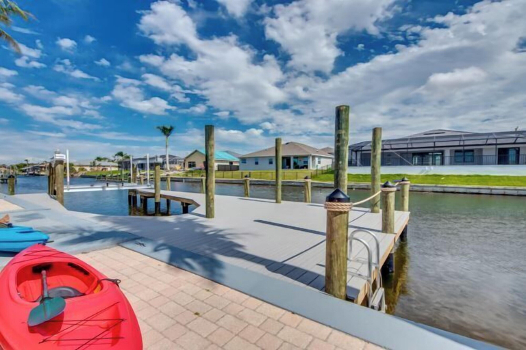 Miscellaneous, Golden Globe - luxury on the canal with pool/spa, Lee