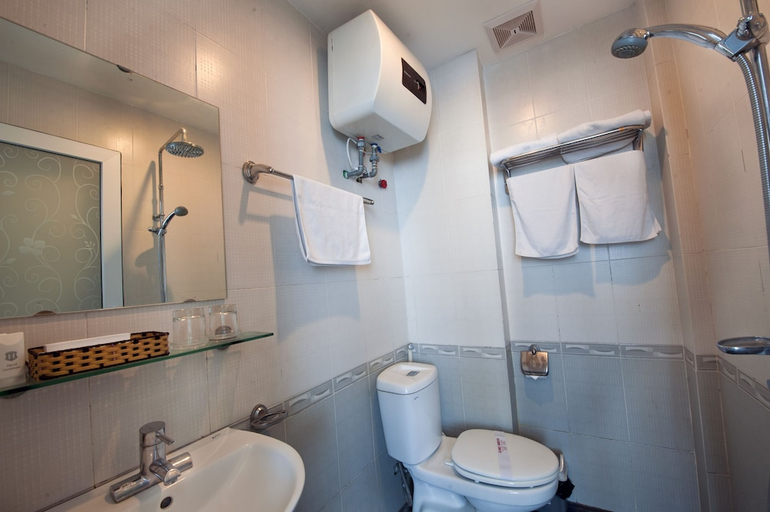 Bathroom, Merci Hotel, Hoàn Kiếm