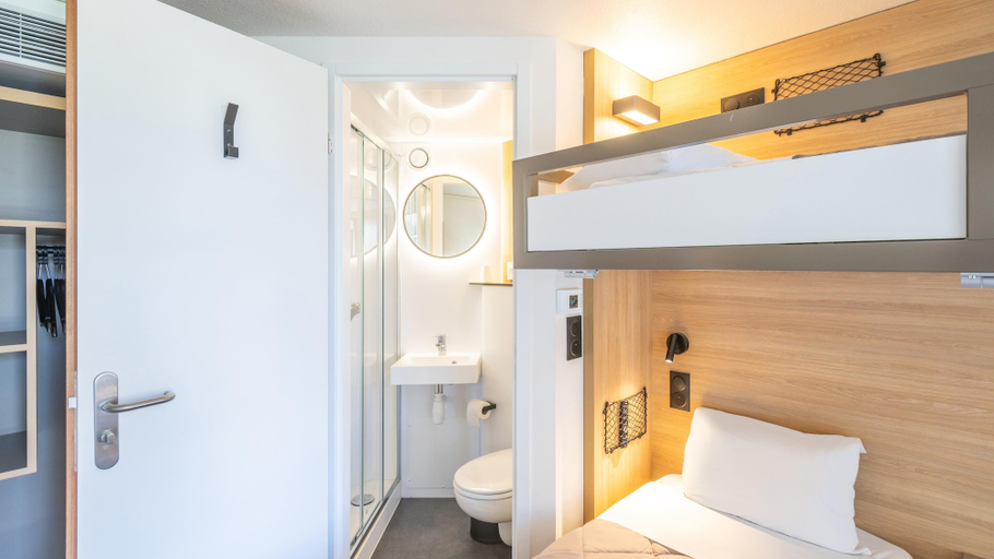 Bedroom 3, Première Classe Versailles - St Cyr l'Ecole, Yvelines